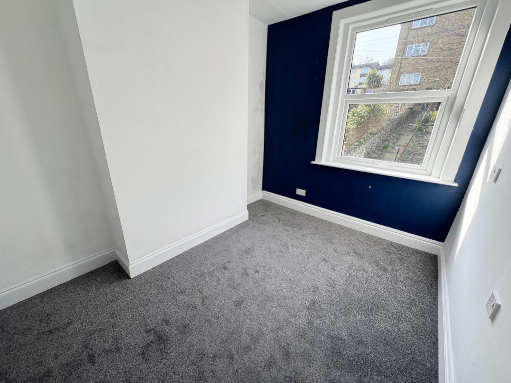 Lot: 91 - FOUR STOREY PROPERTY WITH POTENTIAL - Second floor room 2